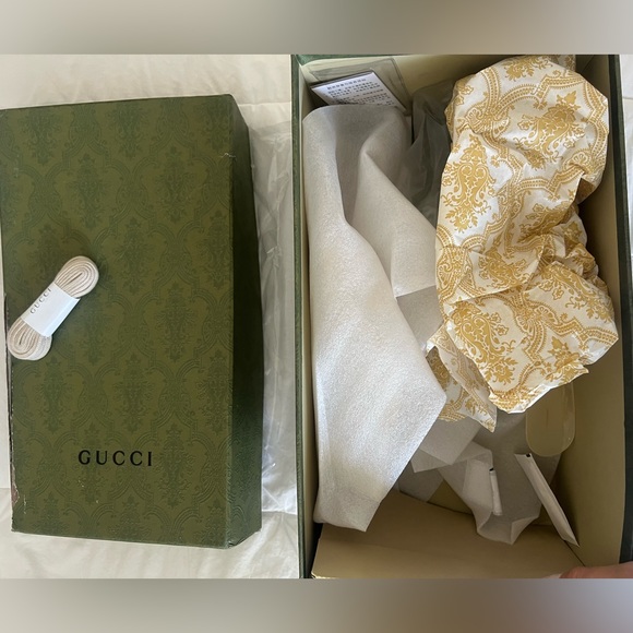 Gently worn. Authentic Gucci shoes. PRE LOVED❤️ GUCCI CHUNKY B MONOGRAM TRAINERS - Picture 3 of 6